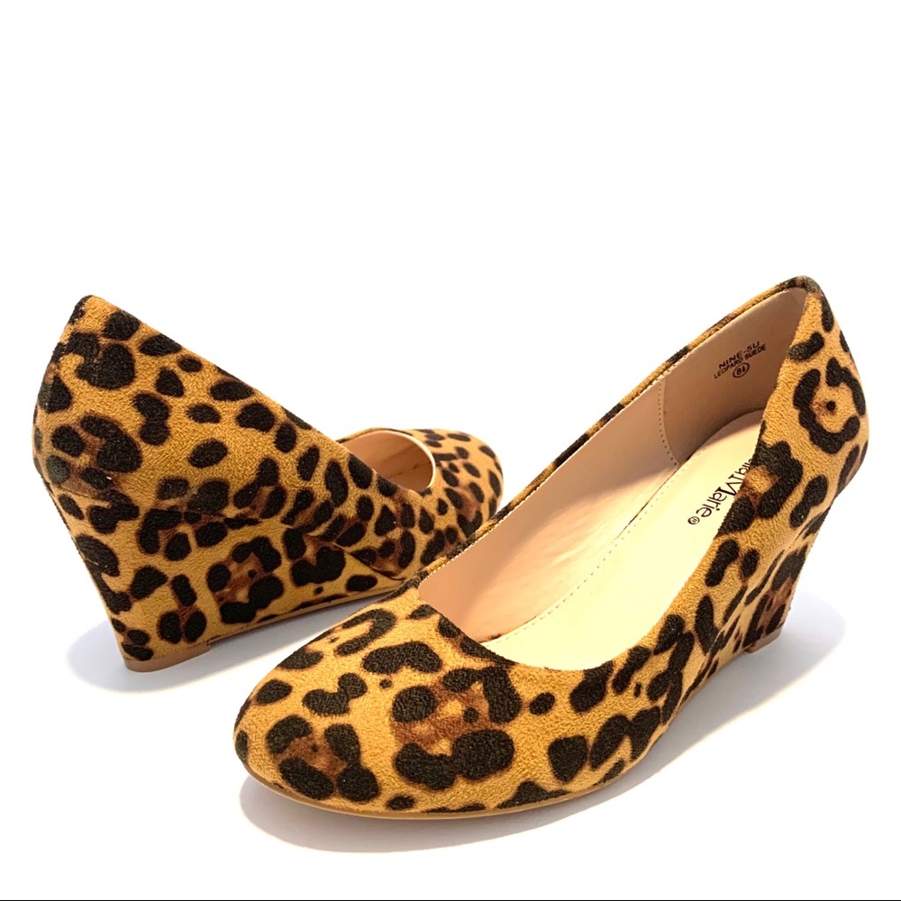 Bella Marie Leopard Wedge Shoes Size 8.5